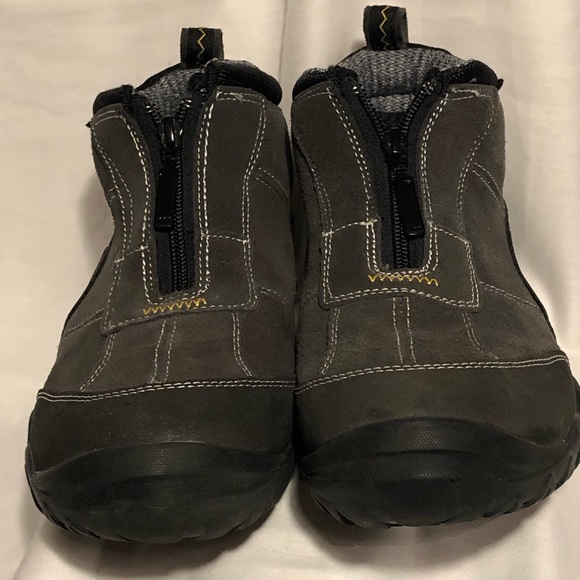 size 8 Other - Clark men’s slip ons.